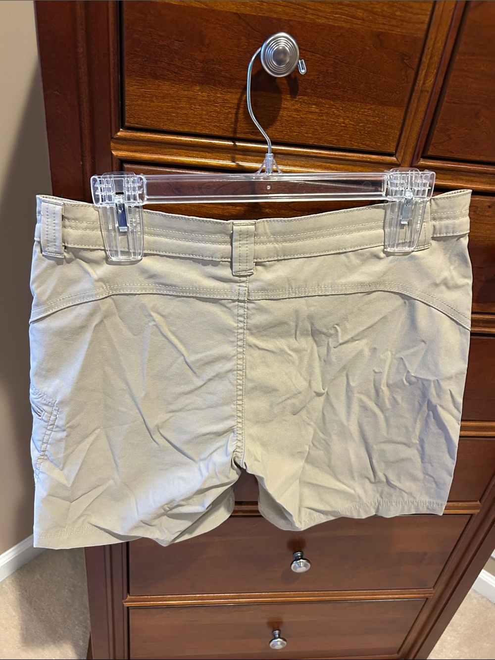 Eddie Bauer women’s Beige Utility Shorts, size 6, zippered pockets, hiking - Picture 8 of 11
